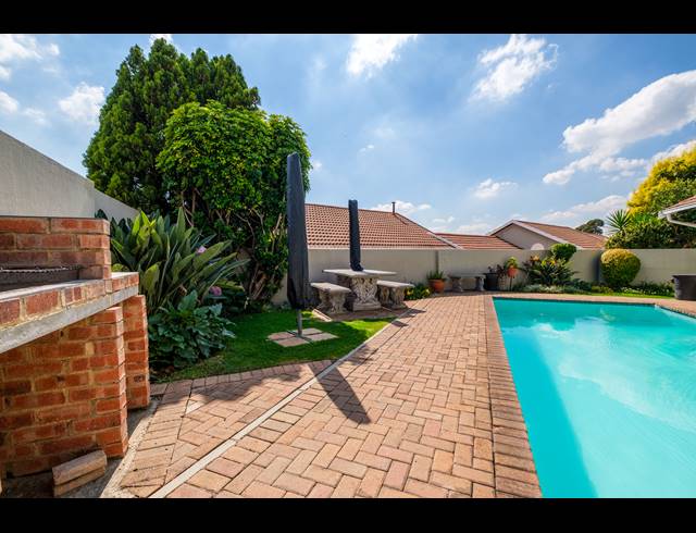 2 BEDROOM TOWNHOUSE FOR SALE IN SUNDOWNER